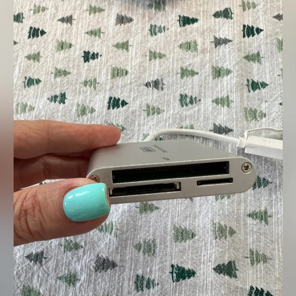 Camera multi card reader